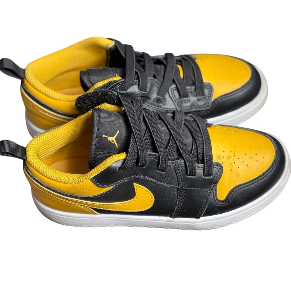 Nike Kids Yellow and Black Sneakers